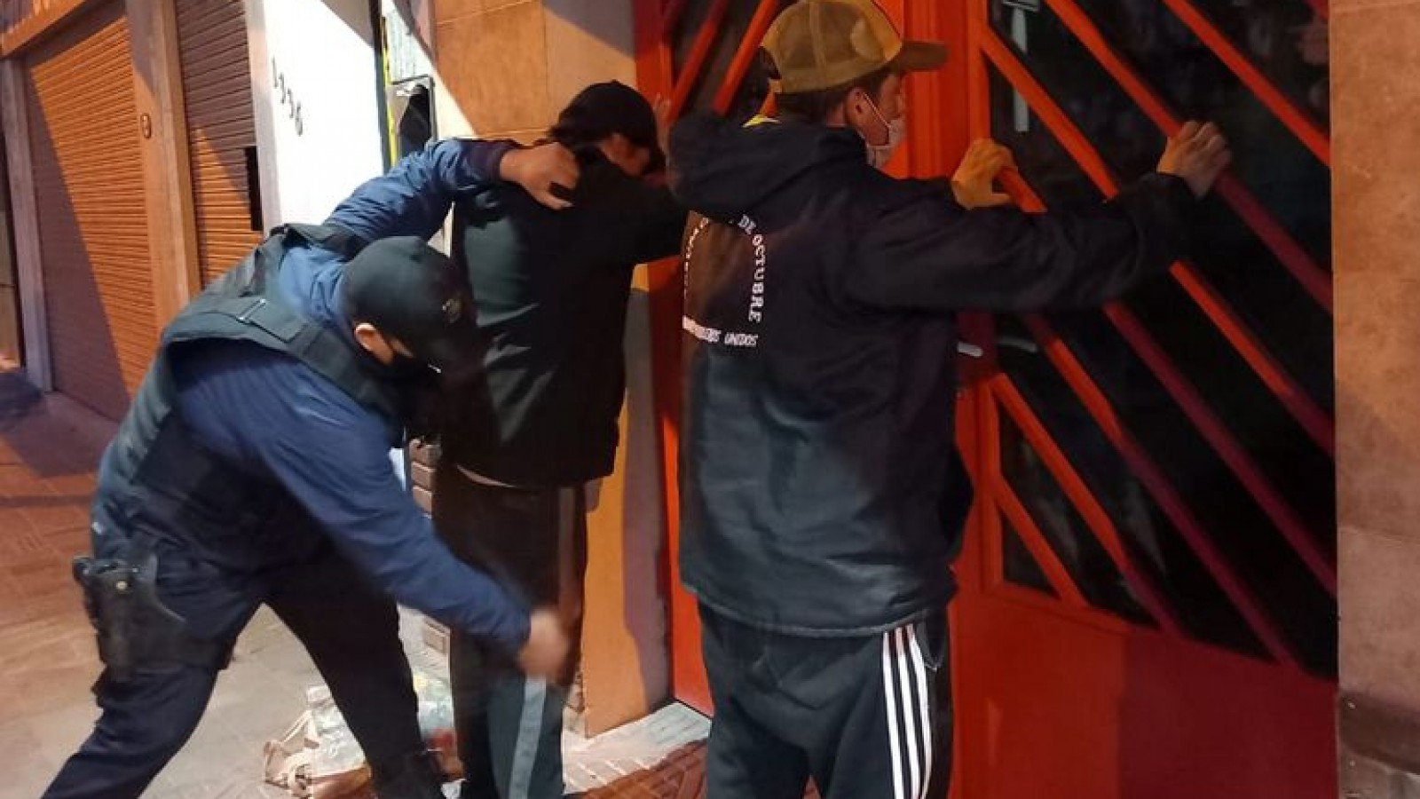 Le robaron, los citó por Facebook y recuperó todo